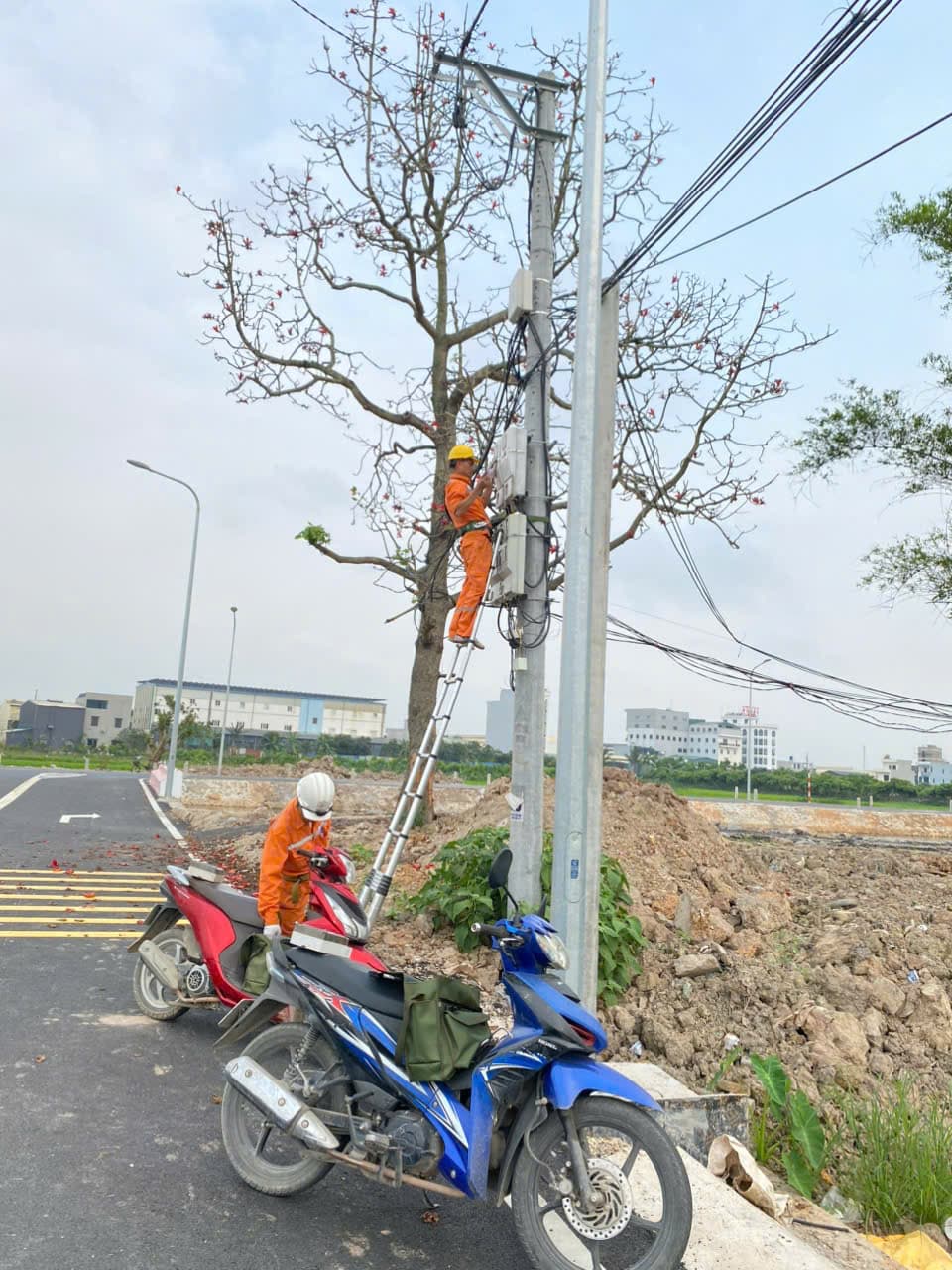 Bảo dưỡng hệ thống điện hạ thế định kỳ